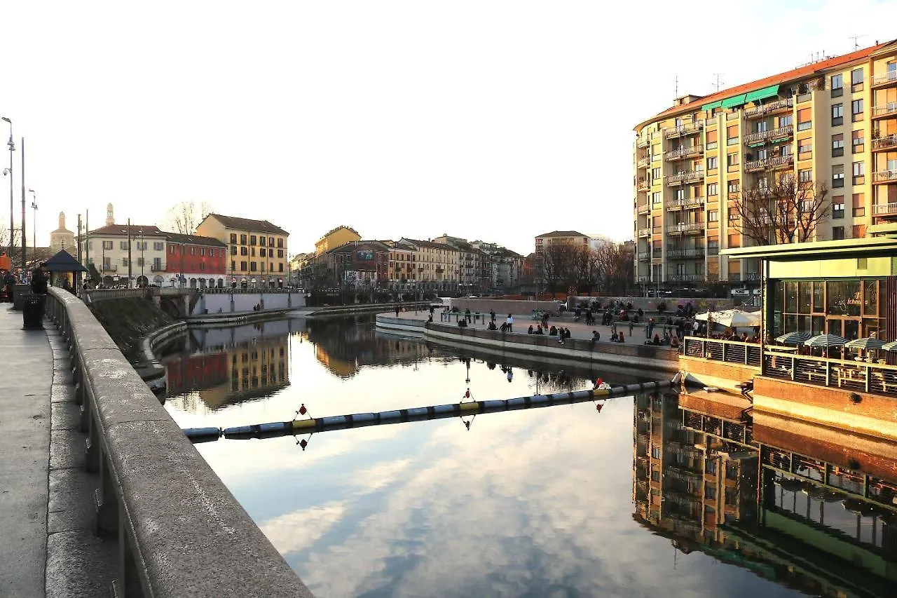 Beautiful Suite In Navigli contacts
